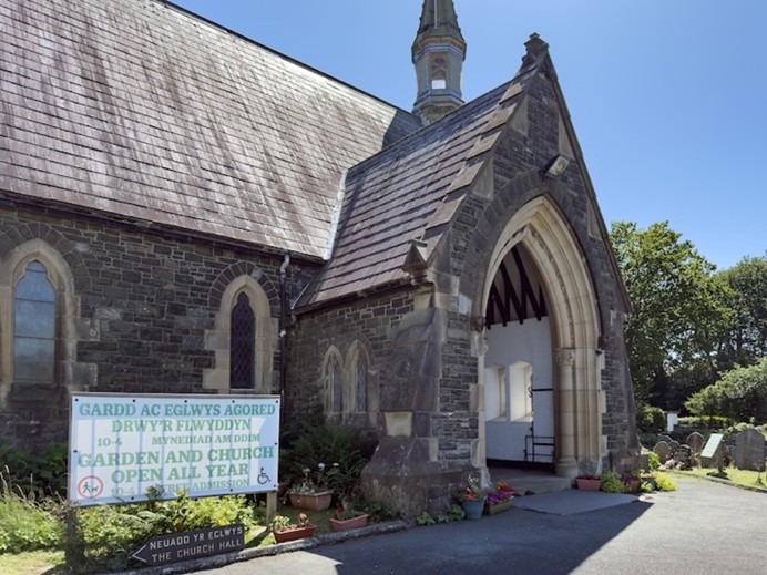 Y Drindod Sanctaidd, Penrhyndeudraeth