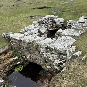 Ongl arall o Ffynnon Gybi a Gwenfaen