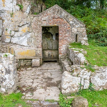 Ty Ffynnon Sant Seiriol