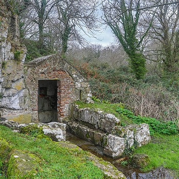 Ty Ffynnon Sant Seiriol
